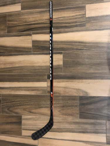 Warrior Fantom QRE Hockey Stick Righty Intermediate w03 curve. Barley used, 63 flex cut to 57.5”