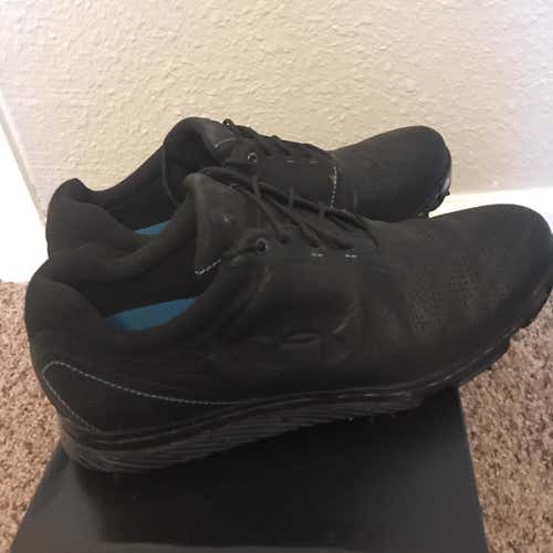 Under Armour Men’s Tempo Tour Shoes