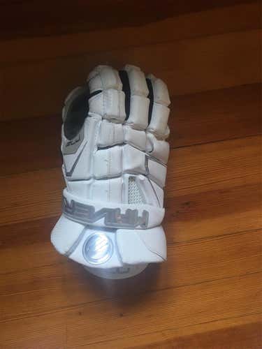 Right Maverik M4 Glove