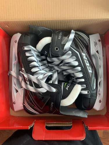 New Ribcore Maxx Hockey Skates Junior Size 5.5