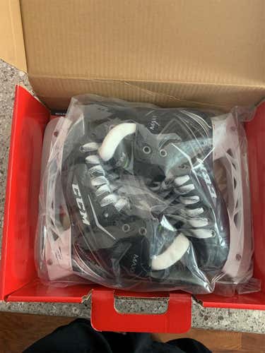 New Ribcore Maxx Hockey Skates Junior Size 5