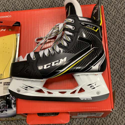 New Super Tacks AS1 Hockey Skates Senior Size 8