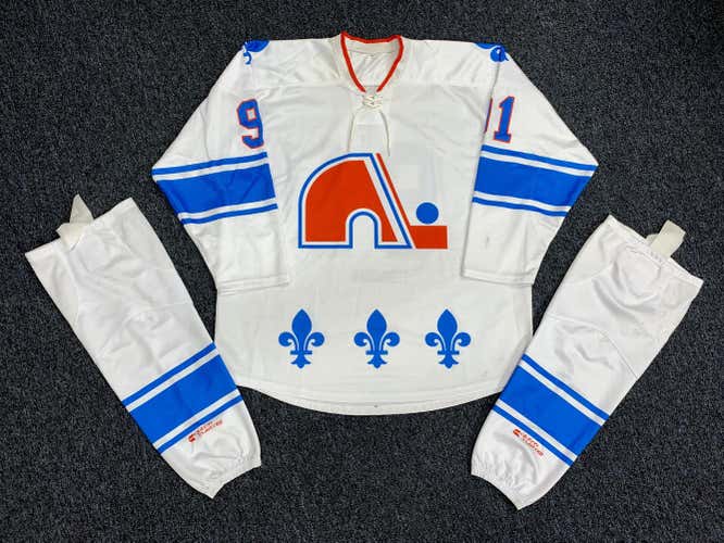 Clutch Hockey Quebec Nordiques XXL Jersey and L socks combo