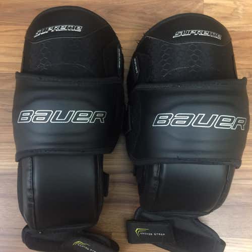 New (WOT) Bauer S18 Goalie Knee Guards (SR)