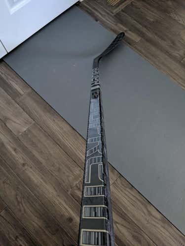 Used RH PRO STOCK Bauer Supreme 2S PRO - 77 Flex P28