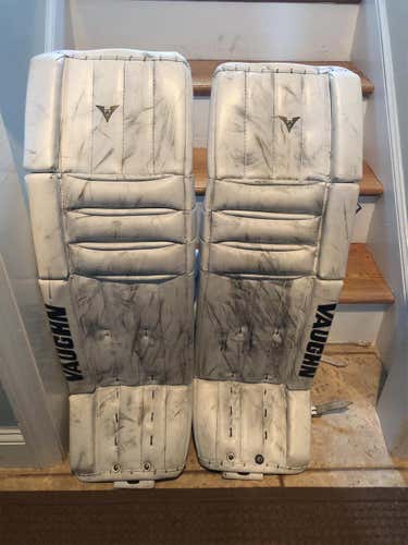 Vaughn Velocity V6 1000 White Goalie Leg Pads Senior