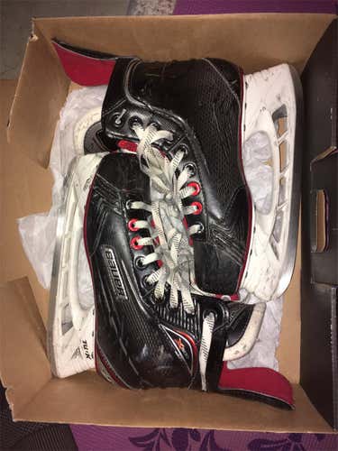 Lightly Used Vapor X500 Hockey Skates Junior Size 5.5
