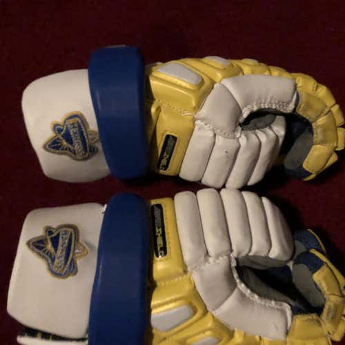Clutch Lacrosse Gloves