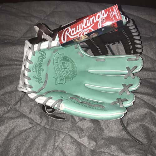New Rawlings Baseball Glove
