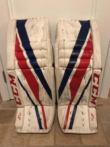 CCM Extreme Flex E3.5 Goalie Leg Pads Junior 28+1
