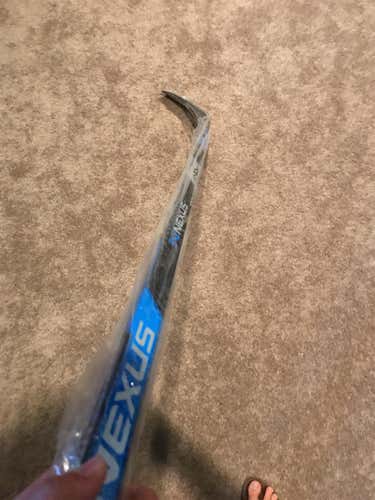 New Bauer Hockey Stick Righty Unknown