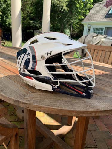 R Helmet Adult- GREAT CONDITION