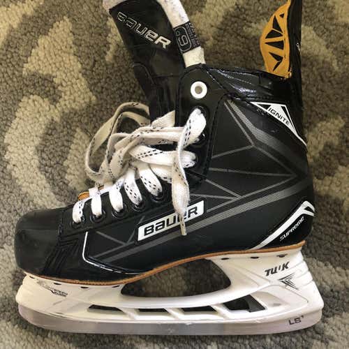 Supreme Hockey Skates Senior Size 6