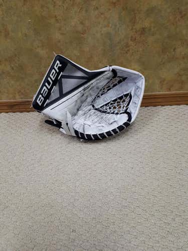 Bauer Supreme S150 Goalie Glove Regular Junior