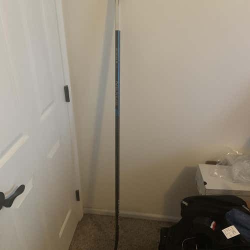 Nexus 2N Hockey Stick Righty Toe Senior Pro Stock