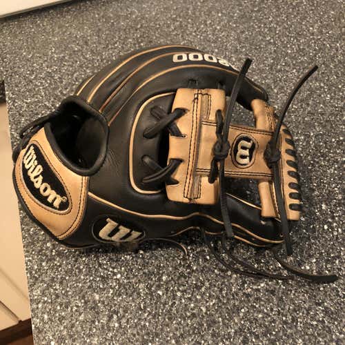 A2000 Baseball Glove