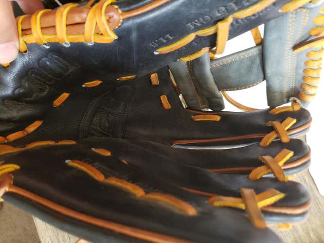 New Wilson A2K Baseball Glove