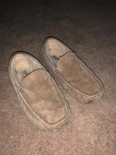 Ugg slippers (Men’s Size 10)