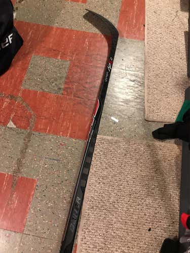 Vapor APX2 Hockey Stick Righty Heel Senior