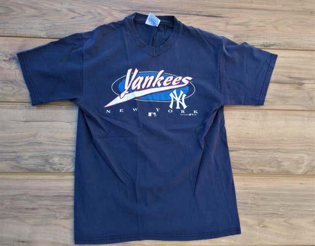 90's Vintage New York Yankees T-Shirt Size Adult Medium GOOD CONDITION!