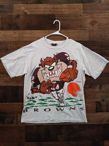 Vintage 1990s NFL Football CLEVELAND BROWNS Looney Tunes Tazmanian Devil Team Shirt