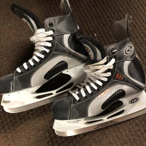 New Synergy 200 Hockey Skates   Size 9
