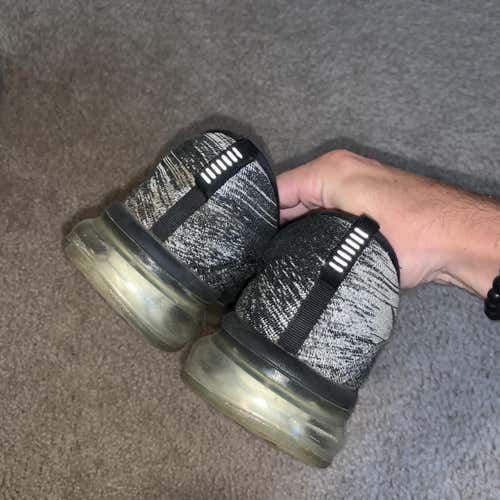 Nike Flyknit Max Running Shoes