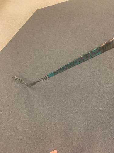 New Supreme 2S Pro Hockey Stick Righty Mid Senior Pro Stock