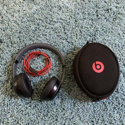 Like New Black and Red Beats Solo (with wire and case)