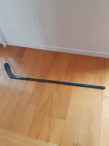 Bauer Nexus 2N Pro Hockey Stick Righty Toe Intermediate