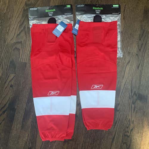 New Detroit Red Wings Reebok Socks Intermediate size 26”. 1 Pair