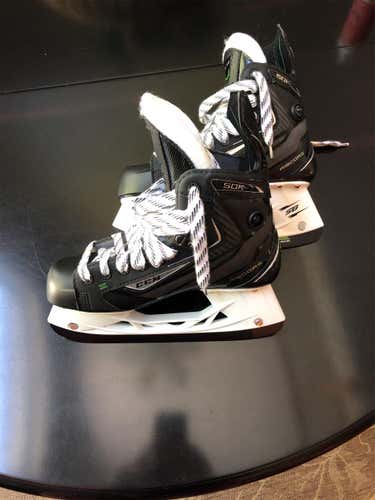 New CCM Hockey Skates Youth  Size 5.5