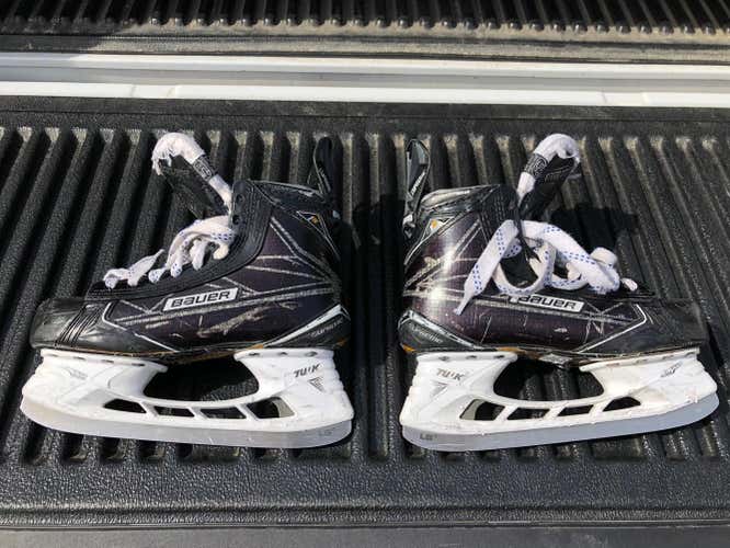 Used Bauer Supreme 1S size 5.5 5 1/2  D width