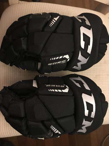 CCM Tacks 6052 Gloves Senior Pro Stock 14'