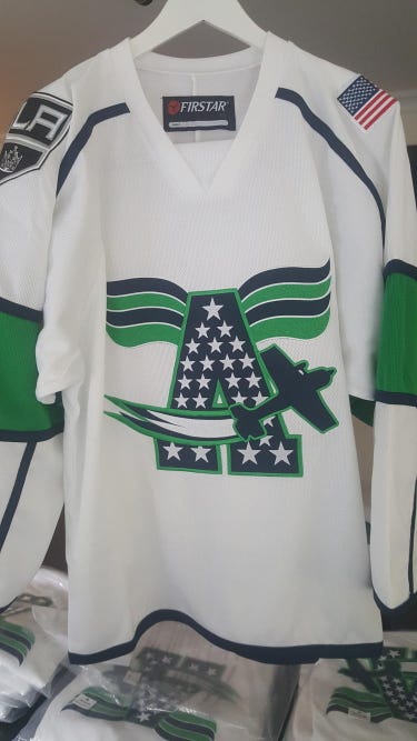 (BRAND NEW) Hockey Jersey (SMALL)