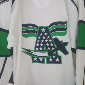(BRAND NEW) Hockey Jersey (MEDIUM)