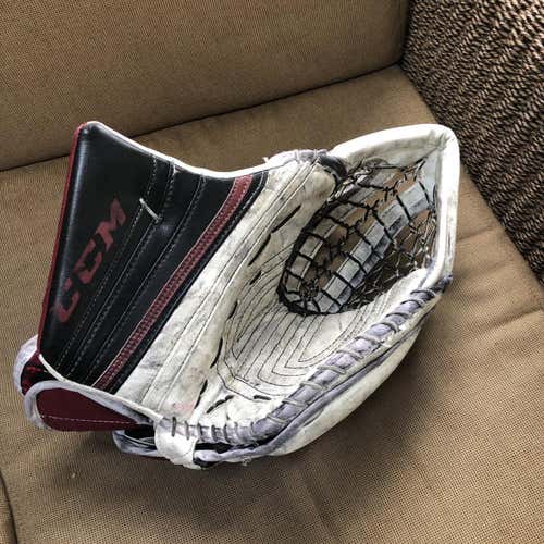 Justin Peters NHL Game Used Glove 580 Angle