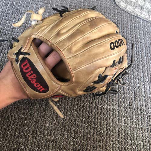 A2000 1786 Baseball Glove