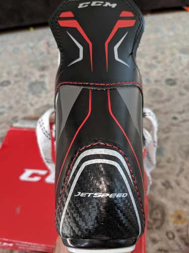 New CCM JetSpeed 250 Hockey Skates Youth Pro Stock Size 11