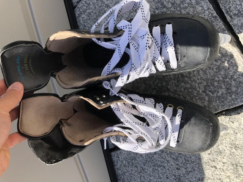 True Hockey Skates Senior Size 10 No Tongues