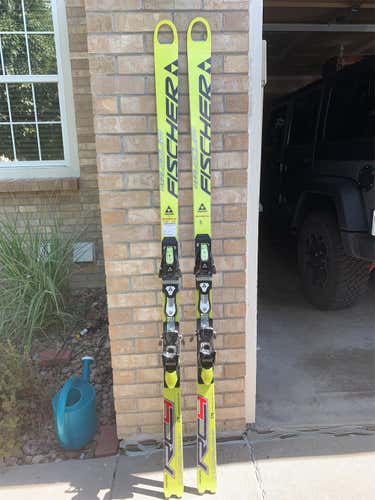 176 27m Fischer Junior SG Skis W/ RC4 Binding