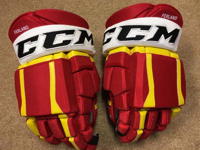 New CCM Gloves Senior Pro Stock