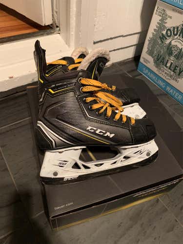 CCM Tacks Classic Pro Hockey Skates Junior Size 3.5