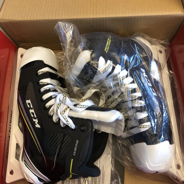 New 9060 Goalie Skates Senior Size 6.5