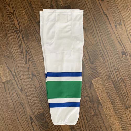 New  Vancouver Canucks Pro Style Socks Socks 26” Intermediate