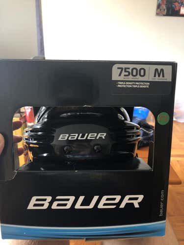 New Bauer 7500 Helmet size M