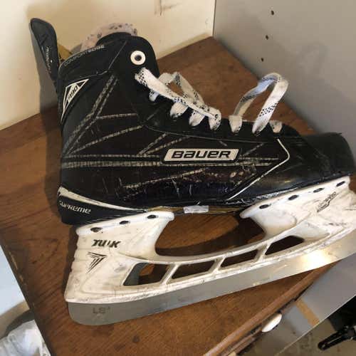 Supreme S190 Hockey Skates Junior Size 5.5