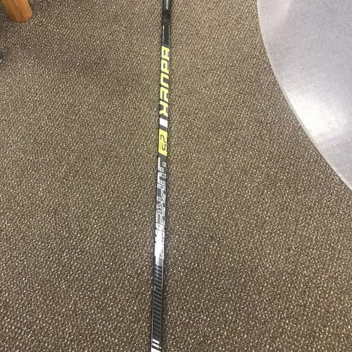 Supreme 2s Hockey Stick Righty Mid Senior