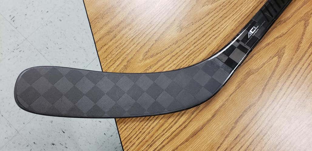 New Bauer Supreme 2S Pro Hockey Stick Righty Mid Senior Pro Stock