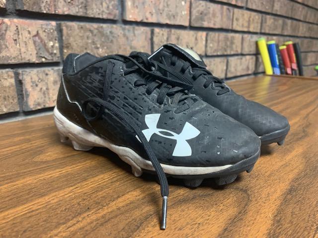 Under Armour Cleats Youth size 1